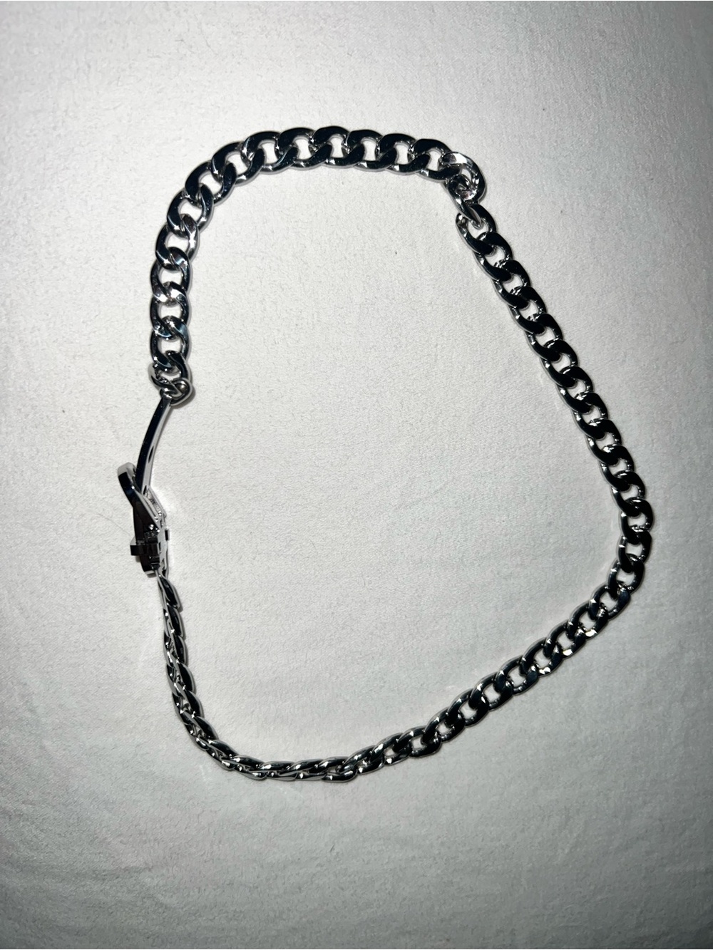 Silver woman’s choker necklace